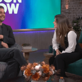 Wagner Moura concede entrevista ao talk show de Kelly Clarkson