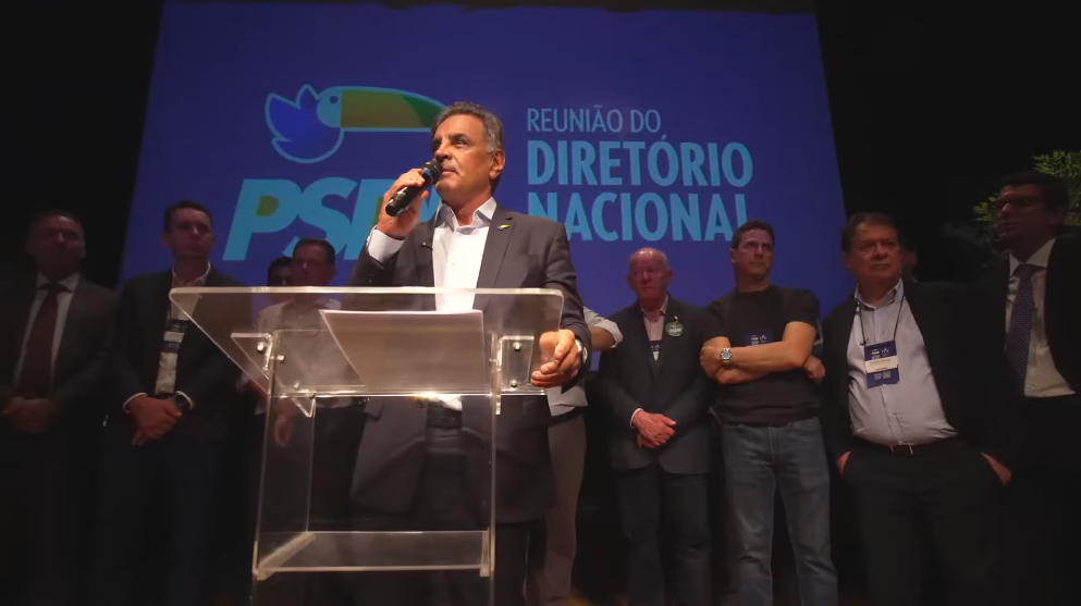 Novo presidente do PSDB, Aécio prega fim da polarização, mas mira artilharia contra o PT