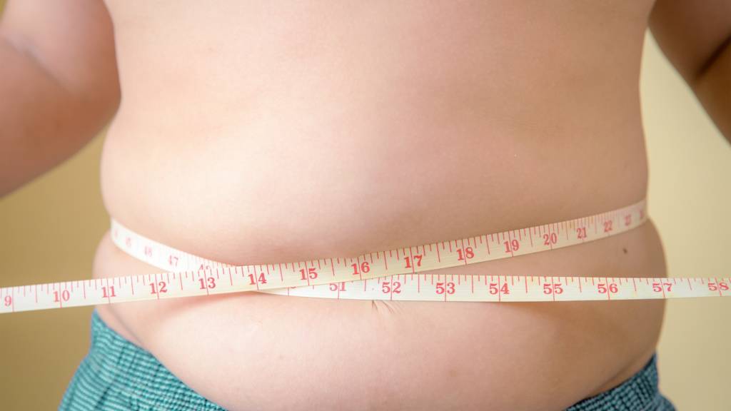 Pela primeira vez, número de crianças com obesidade supera o de jovens com desnutrição