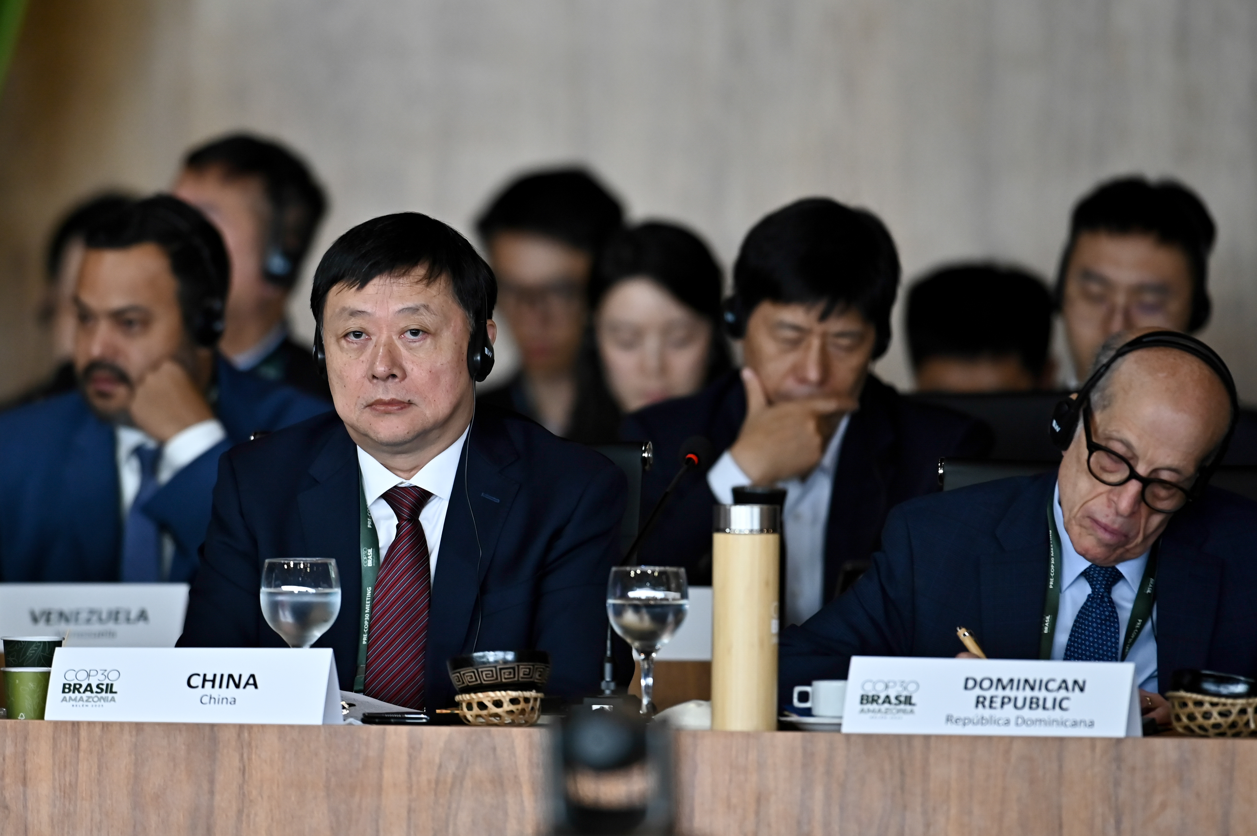 Li Gao, da China: formado pela Universidade Tsinghua e com passagem por Yale, fluente em inglês e reconhecido pela habilidade em navegar debates complexos