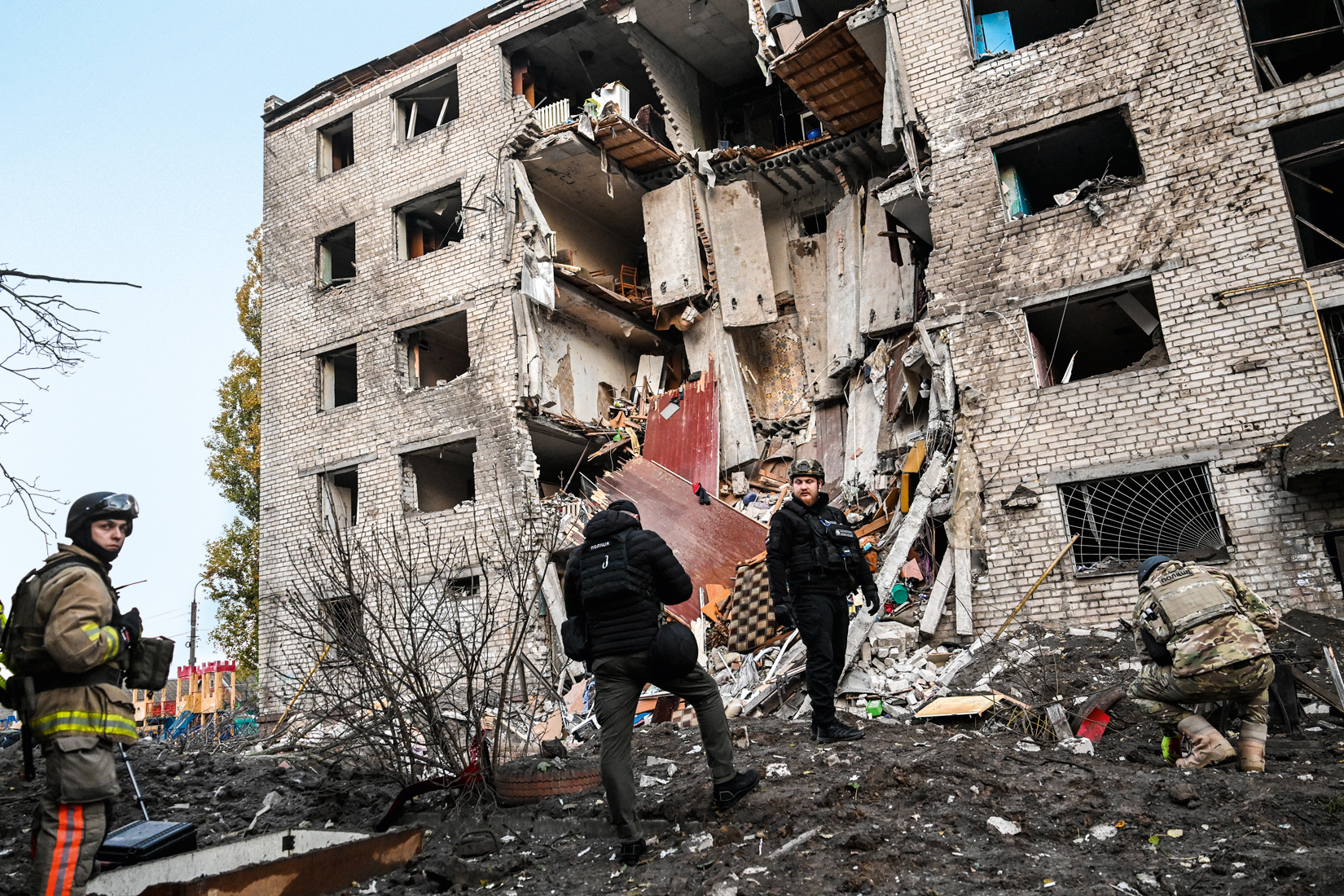 DESTRUIÇÃO - Marcas da recente incursão inimiga: Kiev vem perdendo terreno