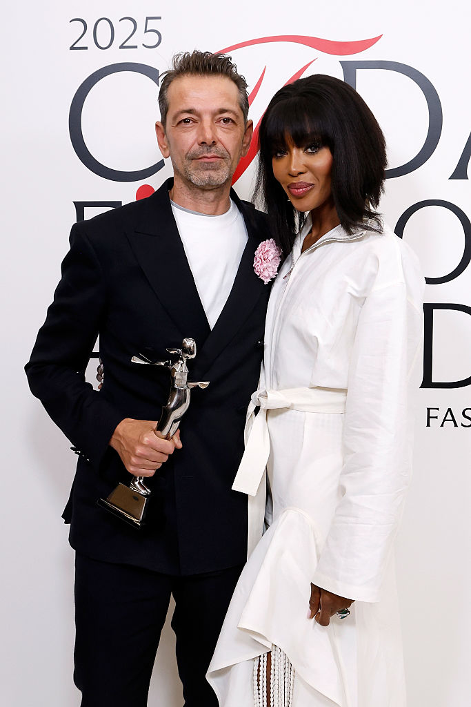 Pieter Mulier e Naomi Campbell: homenagem a Azzedine Alaïa