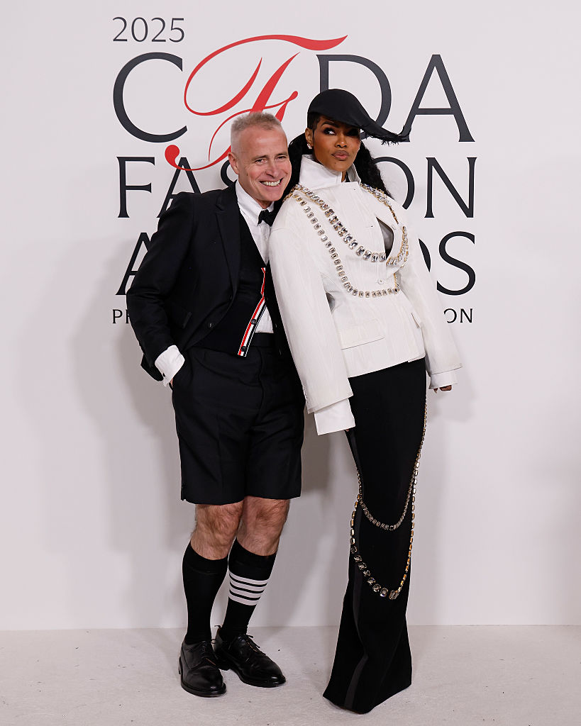 O anfitrião Thom Browne e a apresentadora Teyana Taylor: emoção e bom humor