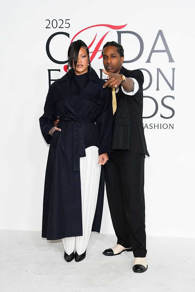 Rihanna e A$AP Rocky vestem Chanel para ele receber o prêmio de Ícone Fashion