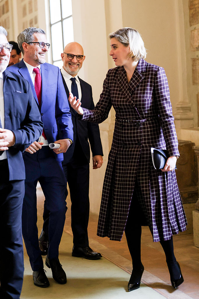 Greta Gerwig: sopro de cor, mas ainda sóbria como manda o figurino