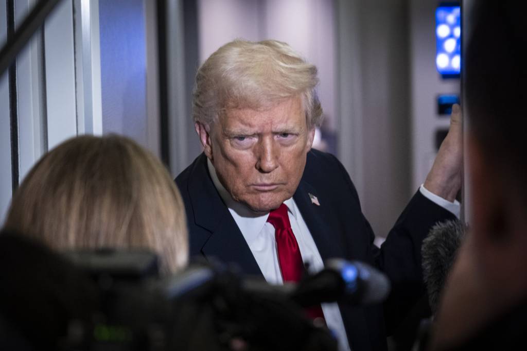 Trump confirma que conversou com Maduro por telefone