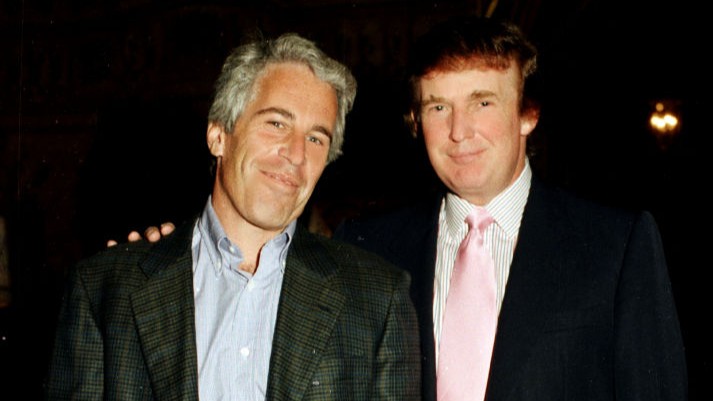 O dedo de Epstein em campanha publicitária pró-Trump, segundo mensagens de texto