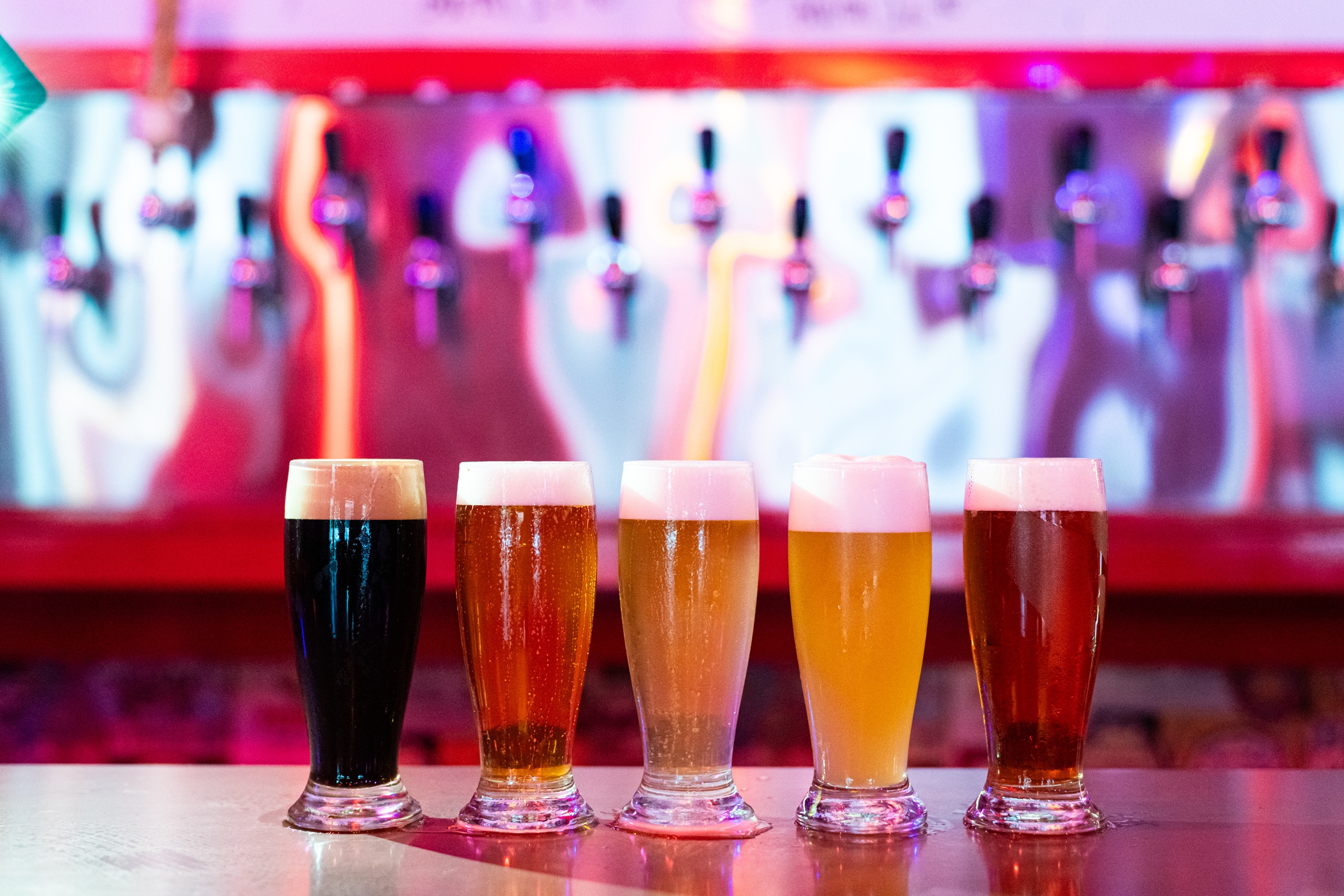 Telmo Ximenes Fotografia Godofredo: chopes de diferentes estilos extraídos das torneiras