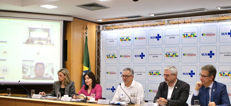 Saúde anuncia 14 UTIs inteligentes e rede com suporte de IA no SUS