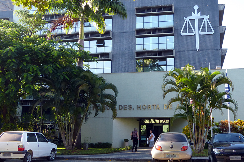 Calcinha achada em sala restrita de fórum vira alvo de investigação pelo TJ do Espírito Santo