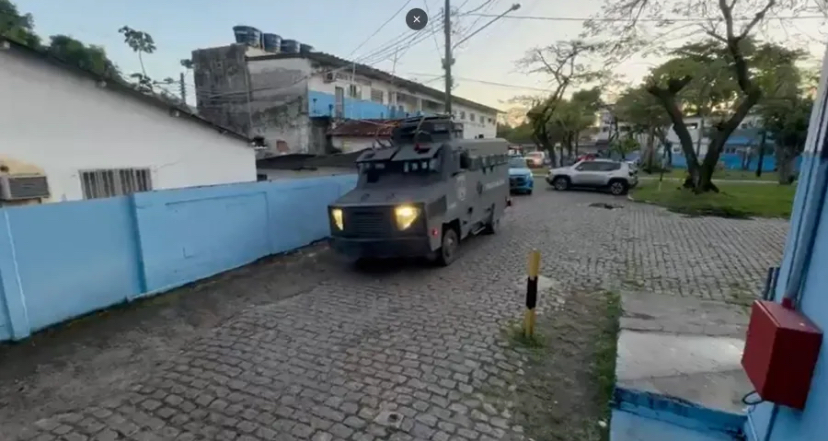 Operação na Vila Kenedy contra o Comando Vermelho ainda está em andamento