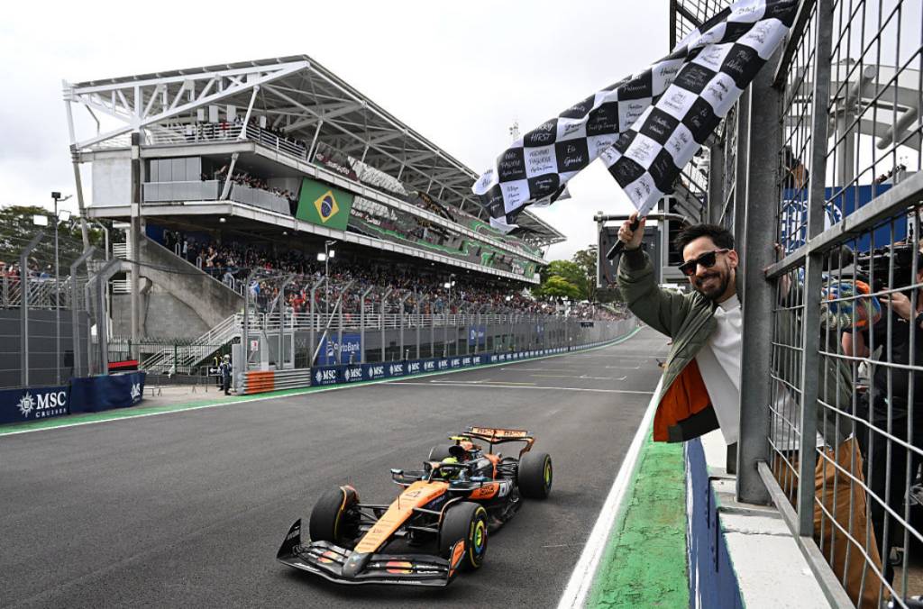 O astro do rock que deu a bandeirada final em Interlagos
