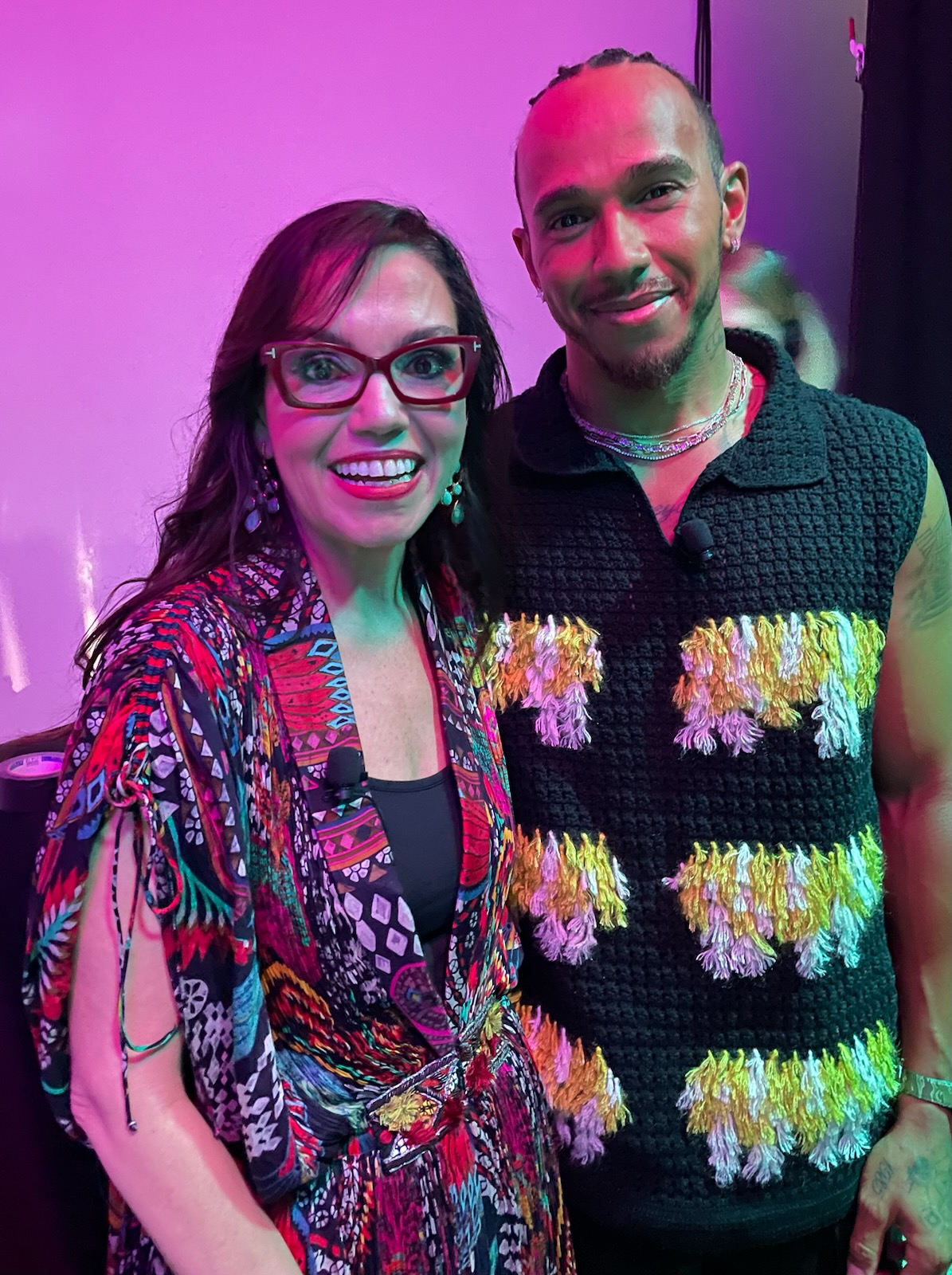 A colunista junto ao piloto britânico Lewis Hamilton