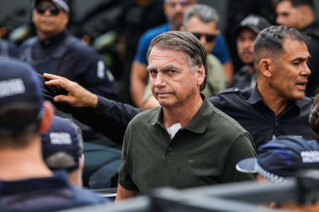 Como é a sala onde Jair Bolsonaro está preso na Polícia Federal