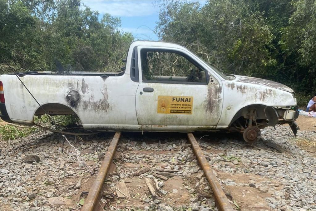 Fracassa tentativa de acabar com bloqueio indígena em ferrovia usada pela Vale no ES
