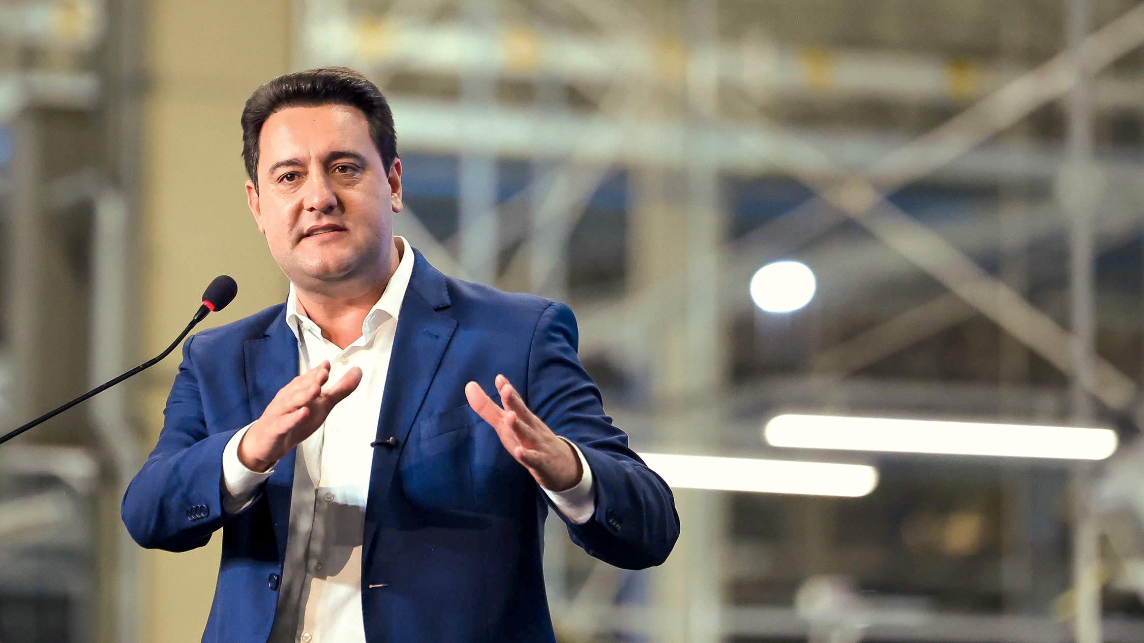 TÁTICA - Ratinho Jr.: articulação discreta e disposição de manter nome no páreo