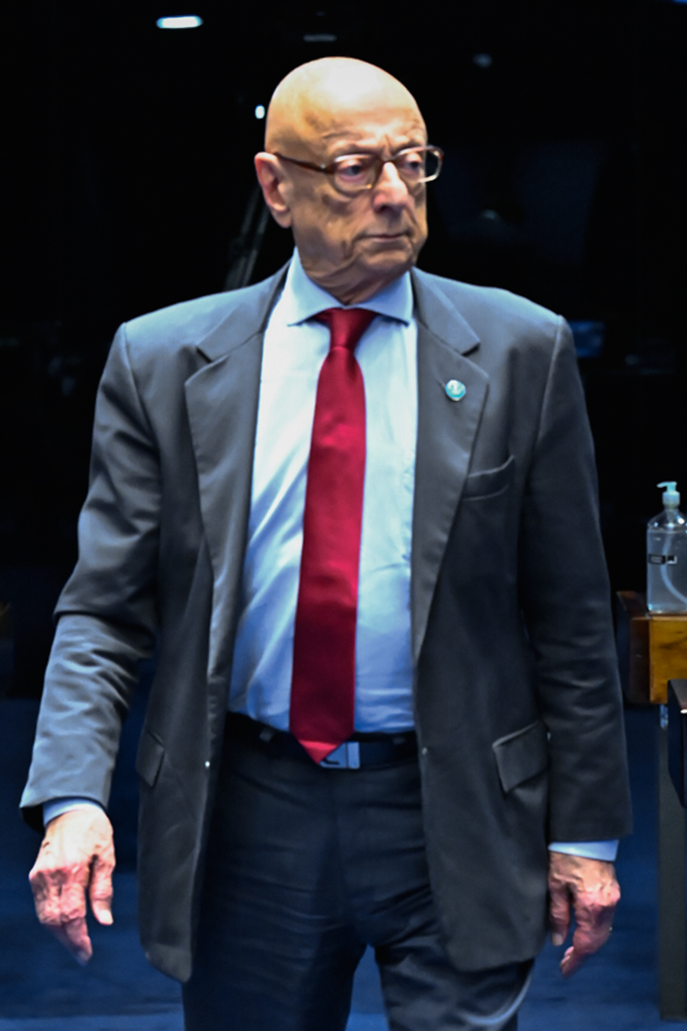 PIVÔ - Esperidião Amin (PP): futuro do senador, que é próximo ao governador, dividiu antigos aliados da região