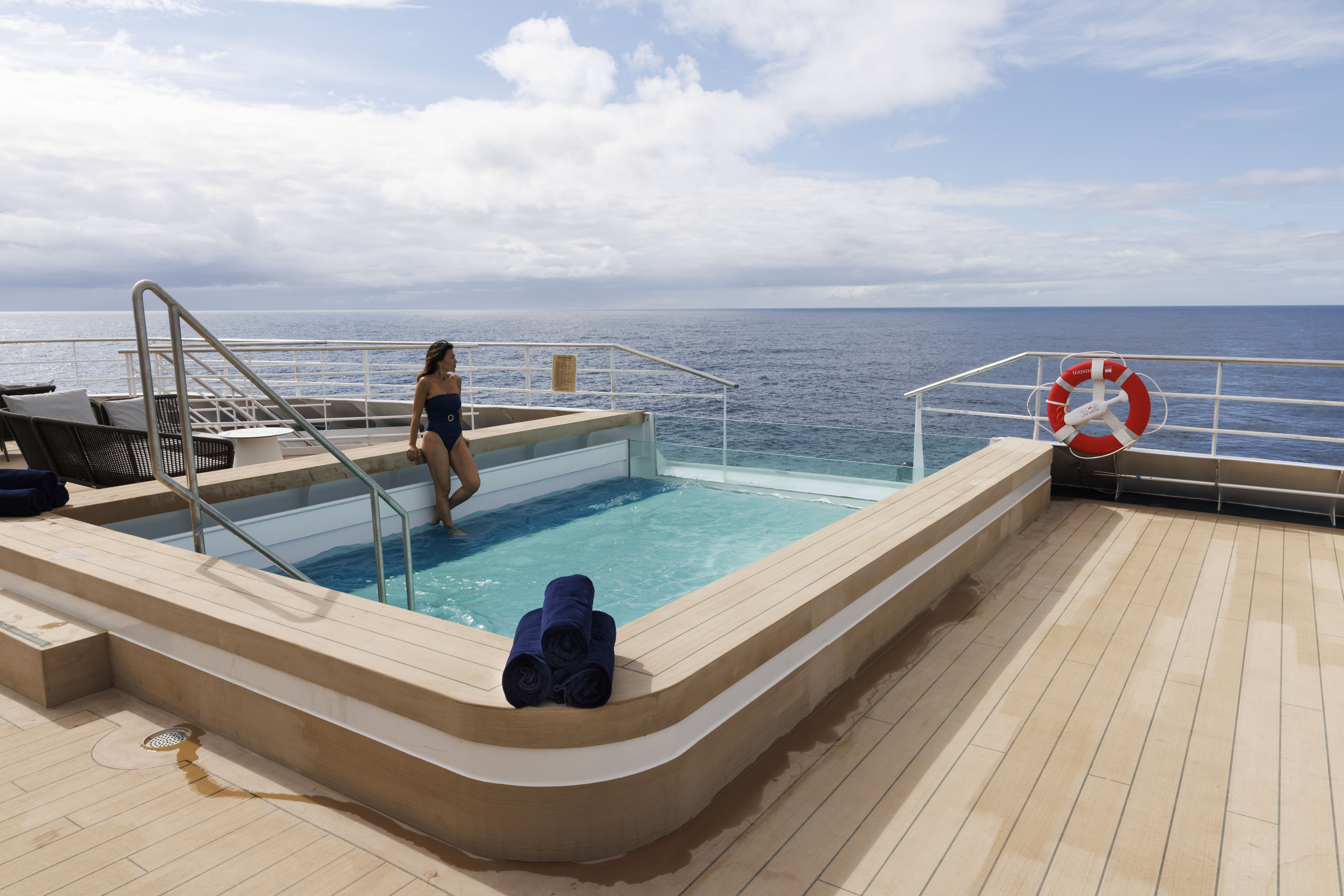 Lazer sem multidão: o navio, com apenas 76 cabines, tem uma piscina e uma hidro com acesso à sauna