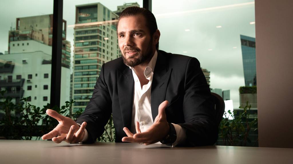 A derrocada de um banqueiro: os bastidores da prisão de Vorcaro e do escândalo do Banco Master