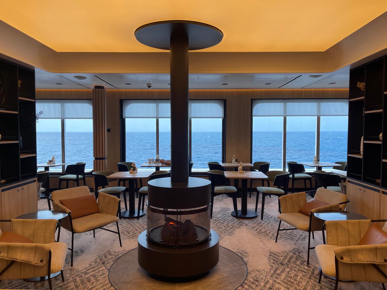 Conforto a toda prova: as cabines são amplas, contam com varanda privativa e toda a estrutura de um