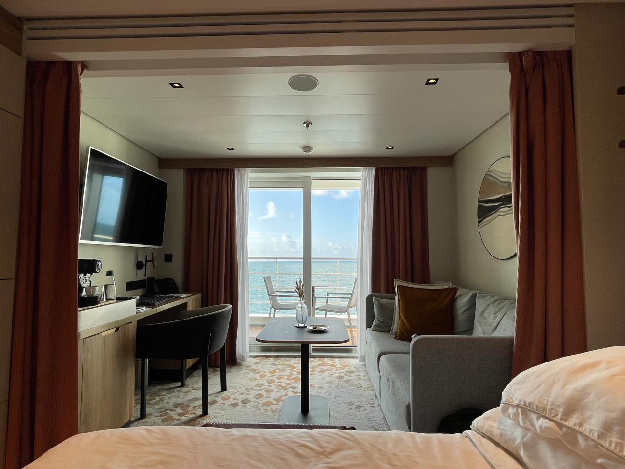 Conforto a toda prova: as cabines são amplas, contam com varanda privativa e toda a estrutura de um