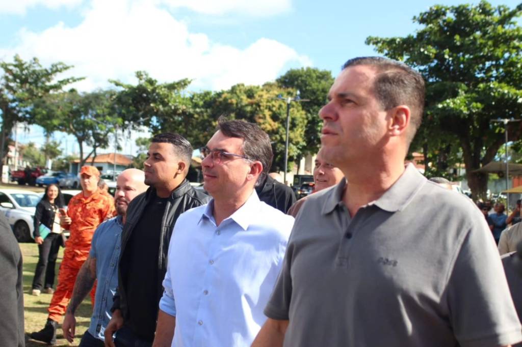 Secretário de Castro que teria se encontrado com integrante do CV é homem de confiança de Flávio Bolsonaro