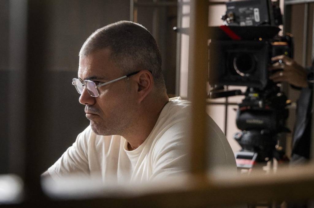 Juliano Cazarré explica por que não faz mais cenas de nudez na TV e cinema