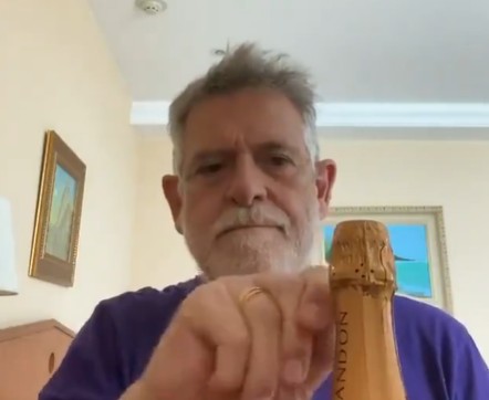 José de Abreu comemora prisão de Jair Bolsonaro