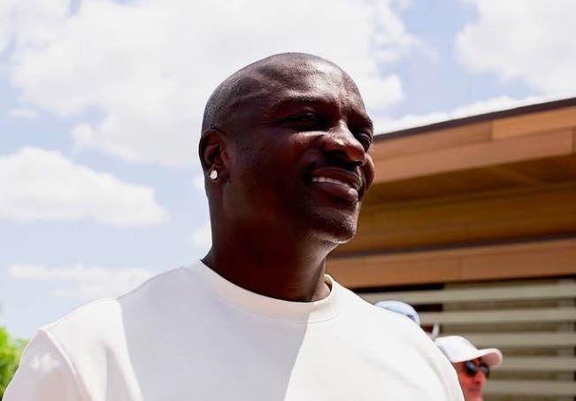 O que levou à prisão de Akon nos Estados Unidos