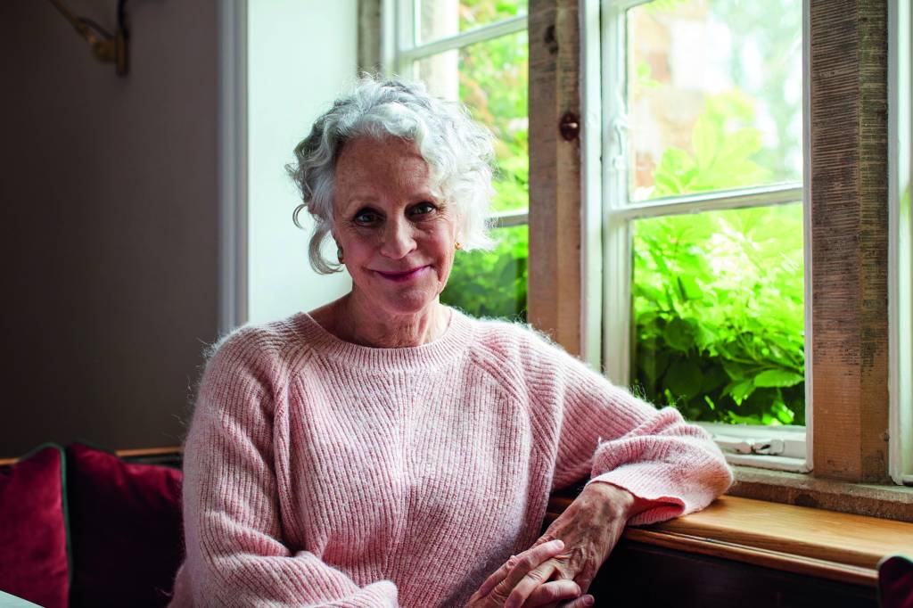 ‘É vital resistir à tirania e à crueldade’, diz romancista britânica