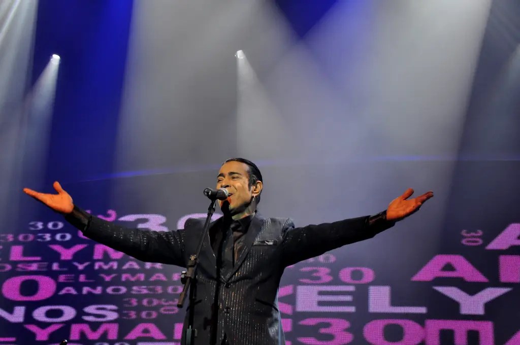 O cantor Elymar Santos