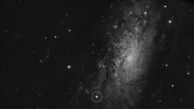 This image shows the location of the supernova SN 2024ggi in the NGC 3621 galaxy. It was taken on 11 April 2024, just 26 hours after the initial detection of the supernova. The image was obtained with the FORS2 instrument on ESO’s Very Large Telescope (VLT). Among other capabilities, FORS2 allows to obtain spectra in polarised light. This technique, called spectropolarimetry, provides crucial information about the shape of the explosion even though it appears as a single point as seen from Earth. 