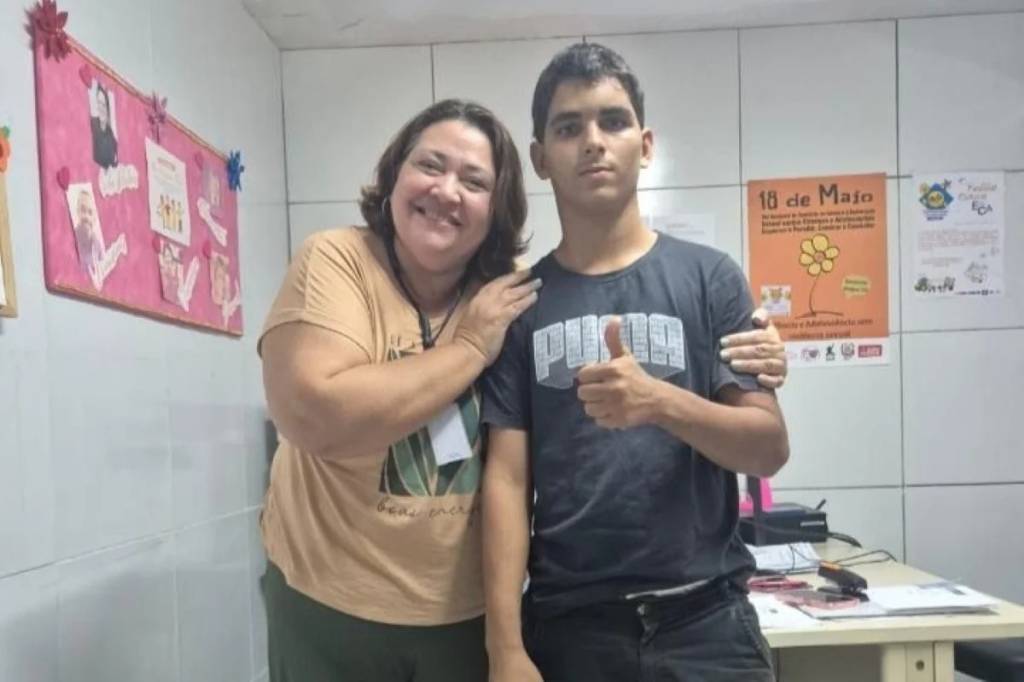 Conselheira tutelar emociona com relato sobre jovem morto por leoa
