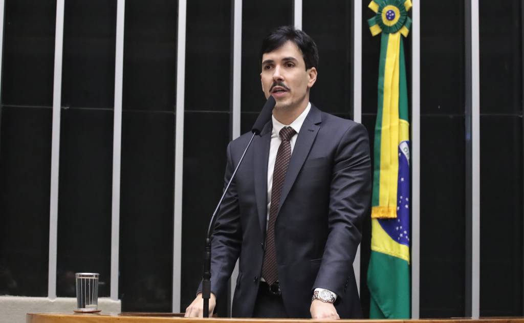 Por que Mendonça rejeitou pedido da PF de tornozeleira para deputado federal