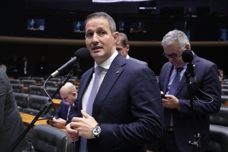 Derrite faz concessões e apresenta quarta versão de relatório do PL Antifacção