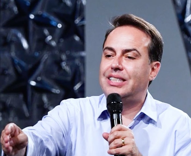 Rinaldi Faria se pronuncia sobre polêmica saída do SBT