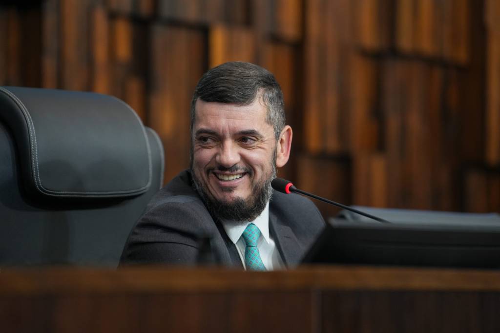 Alerj aprova revogação da prisão de Rodrigo Bacellar