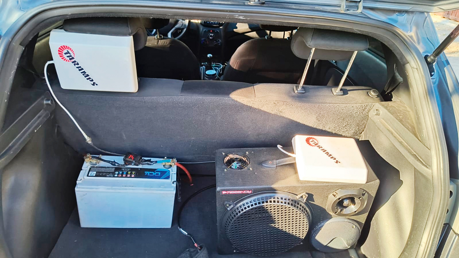 FLAGRA - Estação de uma ERB fake encontrada dentro de caixa de som: métodos se sofisticam cada vez mais