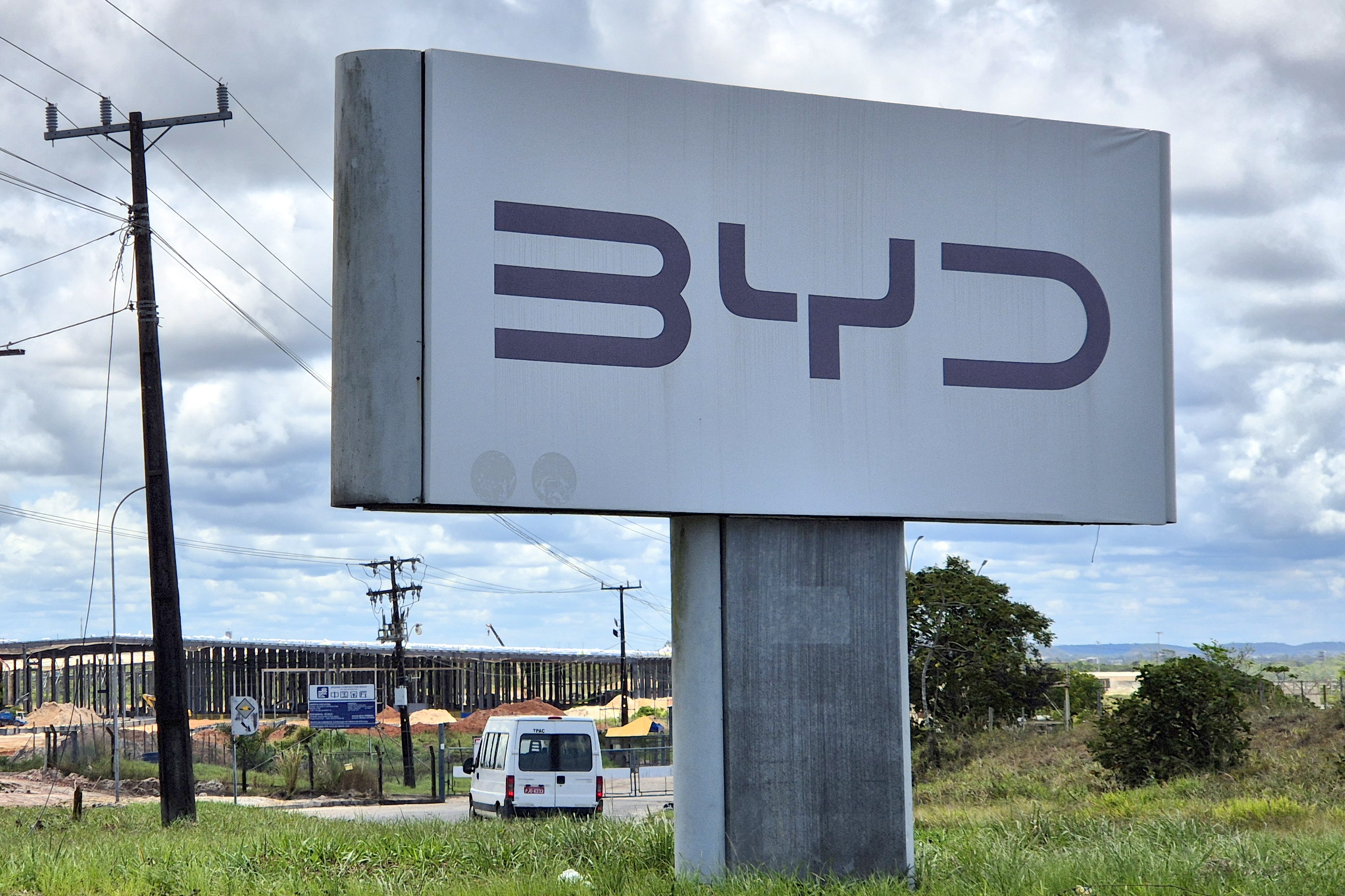 BYD e empreiteiras fazem acordo de R$ 40 milhões em caso de trabalho escravo