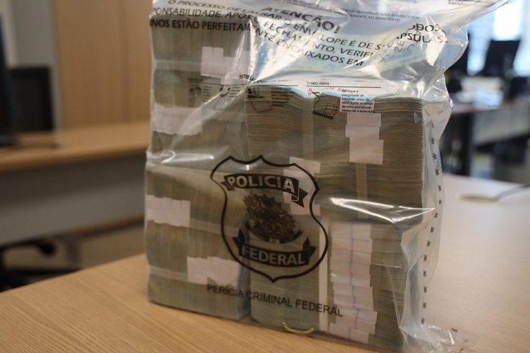 PF apreende mais de R$ 400 mil reais em dinheiro vivo com líder do PL