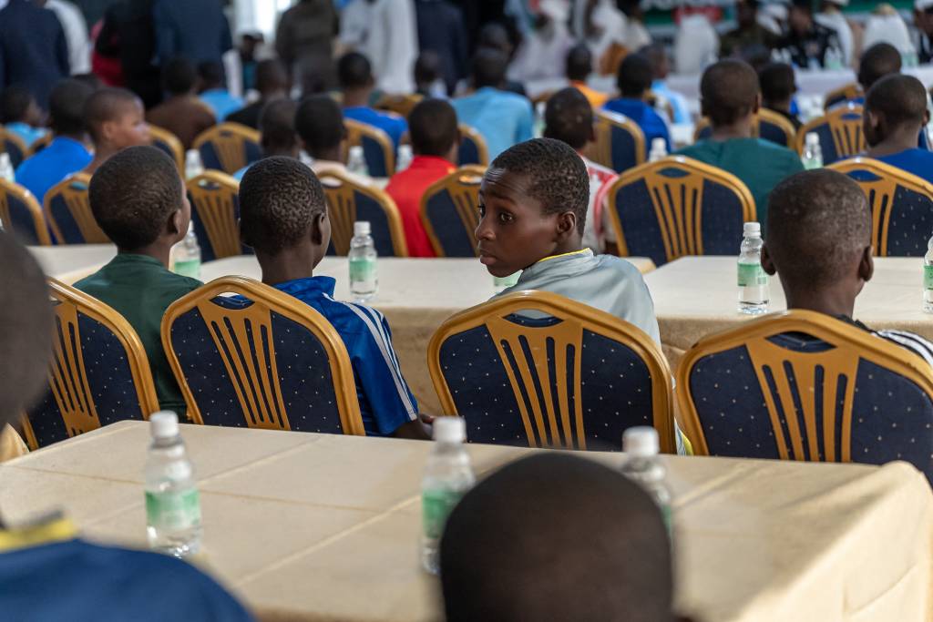 Nigéria resgata 100 crianças sequestradas em ataque a escola