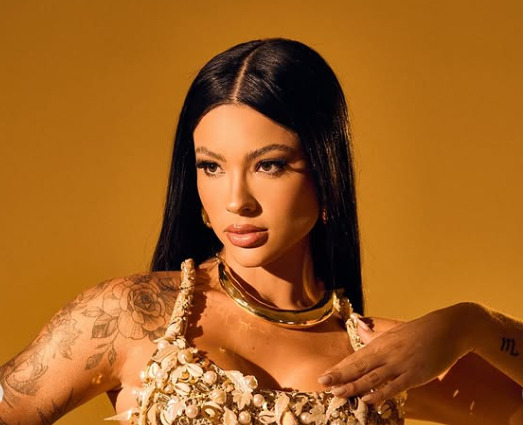 Mulher de Belo perde posto de musa após acusações de racismo de amiga