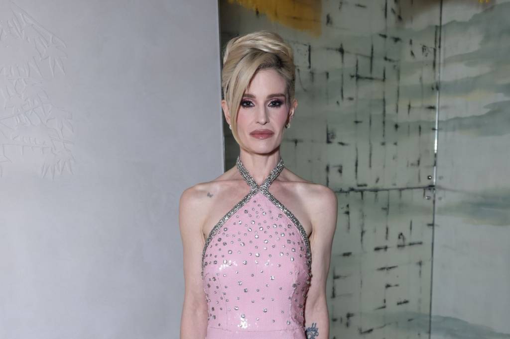 Kelly Osbourne rebate críticas ao próprio corpo em meio ao luto por Ozzy