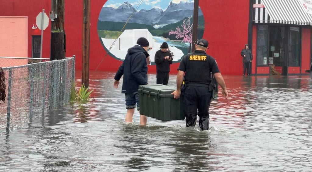 EUA: Washington ordena até 100 mil deixarem suas casas por risco de inundação ‘catastrófica’