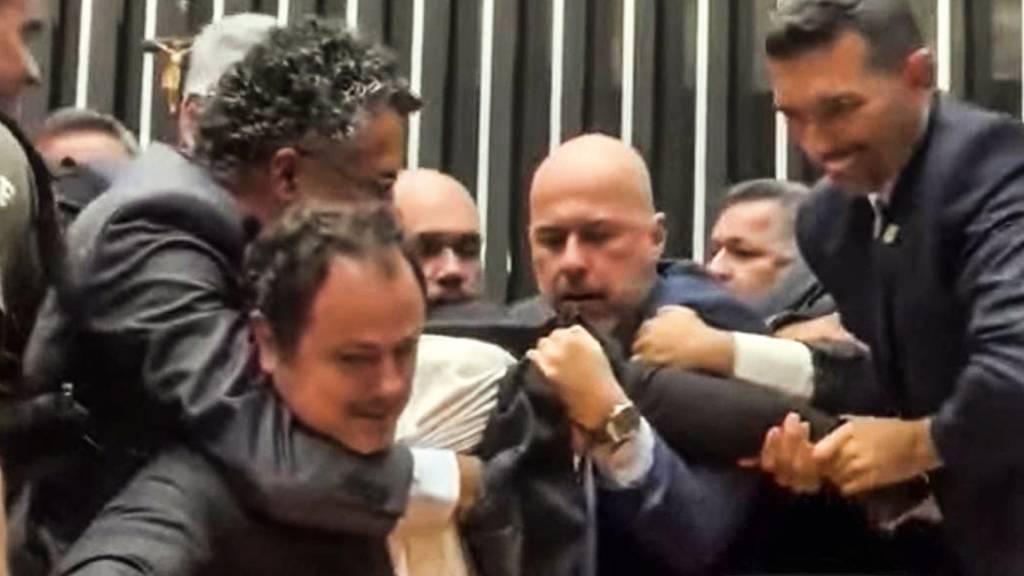 Congresso em ebulição eleva risco de crise generalizada entre os Poderes