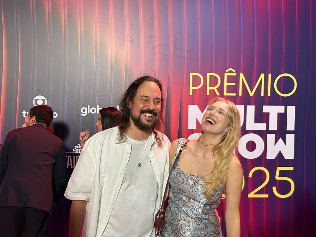 Gabriel O Pensador fala de relação com esposa 27 anos mais nova