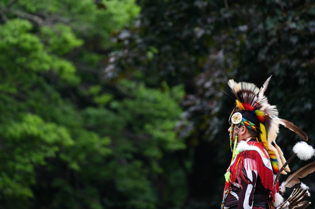 Vaticano devolve mais de 60 artefatos a indígenas do Canadá após luta por repatriação