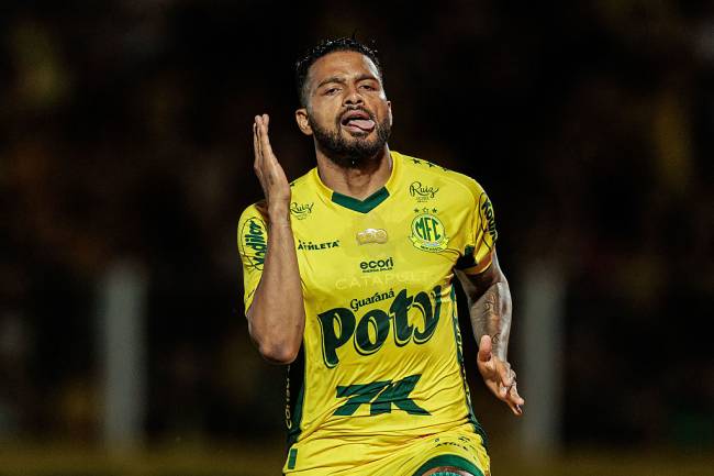 Mirassol v Sao Paulo – Brasileirao 2025 MIRASSOL, BRAZIL - OCTOBER 19: Reinaldo of Mirassol celebrates after scoring the team's second goal during a Brasileirao 2025 match between Mirassol and Sao Paulo at Estadio Municipal Jose Maria de Campos Maia on October 19, 2025 in Mirassol, Brazil. (Photo by Rapha Marques/Sports Press Photo/Getty Images)