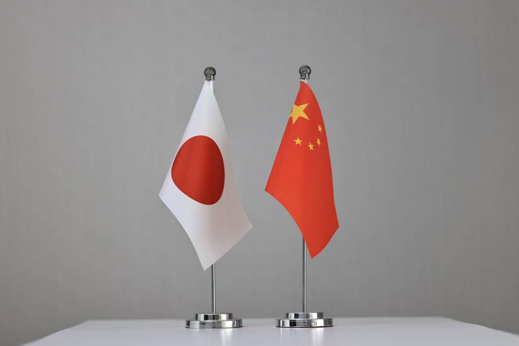 Japão faz ameaças militares ‘inaceitáveis’, diz ministro da China