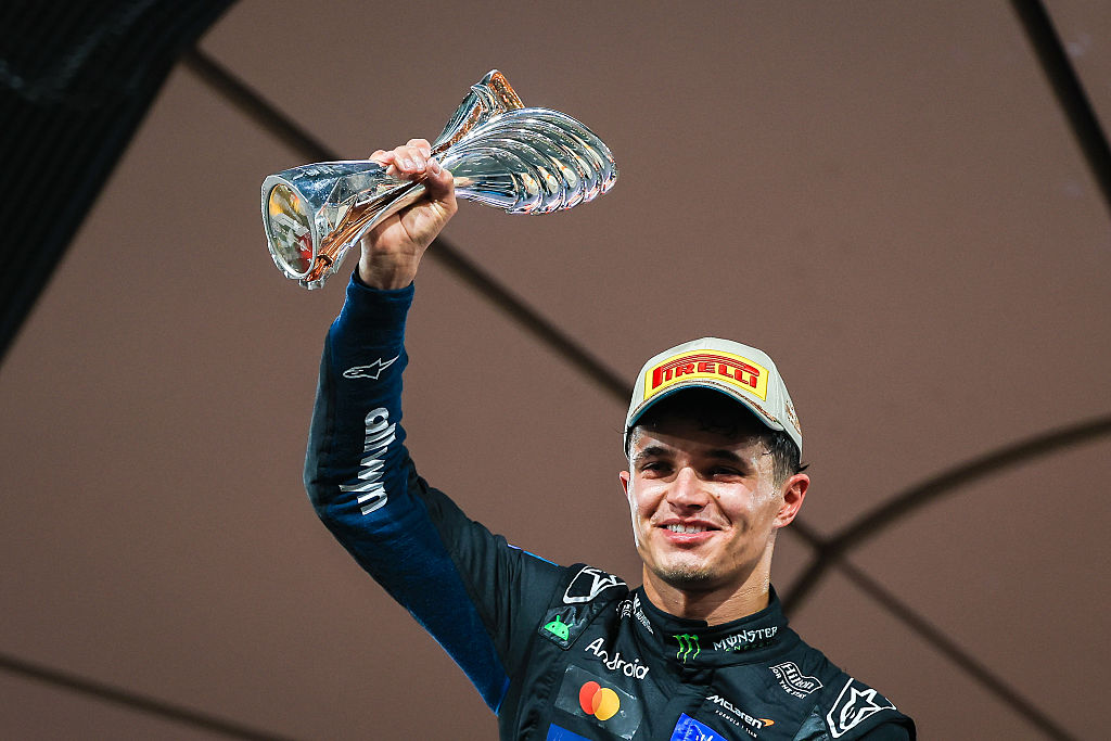Norris vira o jogo e é campeão da F1 mesmo com vitória de Verstappen em Abu Dhabi
